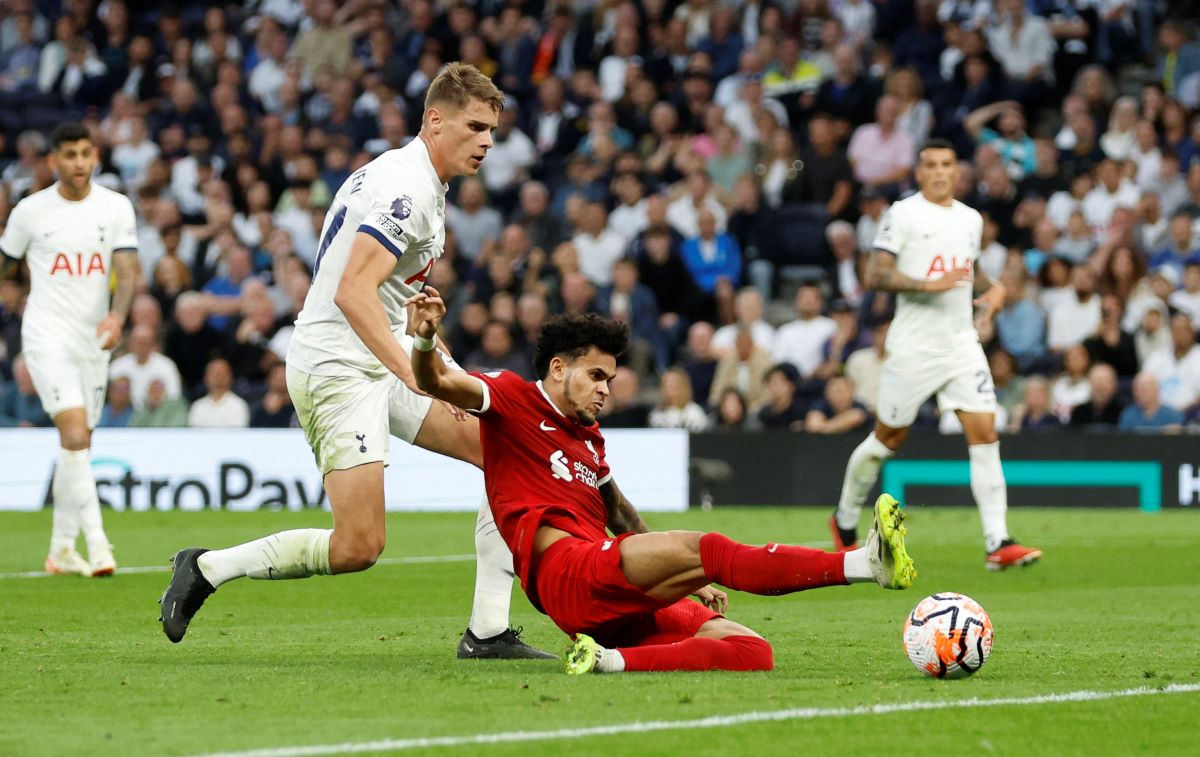 Tottenham beats Liverpool in English cup semis after serious injury